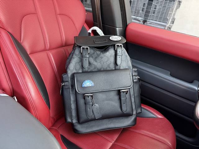 p300 高端货 新款 “ Coach ”蔻驰双肩包 Coach蔻驰学生双肩包 Sprint 29 经典标志贴饰搭扣开合 牛皮革拼人造革 双肩包 大号 男款 炭