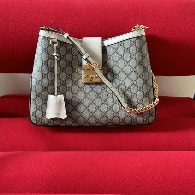 ◆大货实拍图750 padlock系列Gg中号肩背包 型号：795113尺寸：32.5-24-5.5Cm