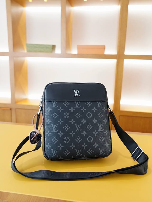 p160 路易威登 官网同步 高版本 斜挎单肩背包 永恒不过时的标志性产品 纯原单牛皮 顶级五金制作 非市面普通版本 今年Lv最爱的款式 全部实拍 实用性非常高