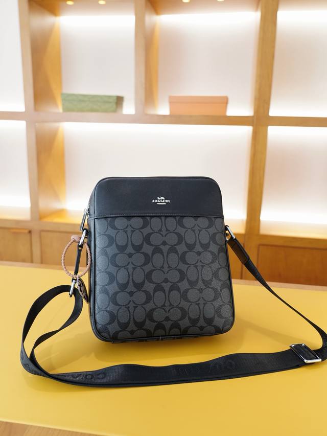 p160 蔻驰 官网同步 高版本 斜挎单肩背包 永恒不过时的标志性产品 纯原单牛皮 顶级五金制作 非市面普通版本 今年Coach最爱的款式 全部实拍 实用性非常