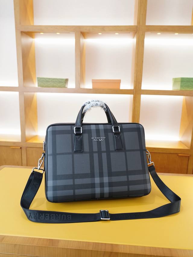 p200 巴宝莉 官网同步 高版本 手提斜挎背包 永恒不过时的标志性产品 纯原单小牛皮 顶级五金制作 非市面普通版本 今年Burberry最爱的款式 全部实拍