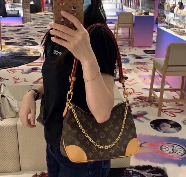 蜜蜡皮 P200芯片版 折叠礼盒 lv家中古包 独家实拍M45832老花中古牛角包 Boulogne 手袋取材经典 Monogram 帆布，老花牛角包，可调节肩