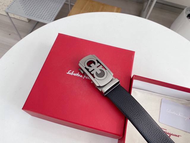 p 140菲拉格慕自动带(滑道)獨家實拍整张牛皮手工縫線完美工藝獨原产皮质制作 手感柔软 上身衬托出你独特的气质(原版包装)独特美感 极强的先锋艺术 风靡全球