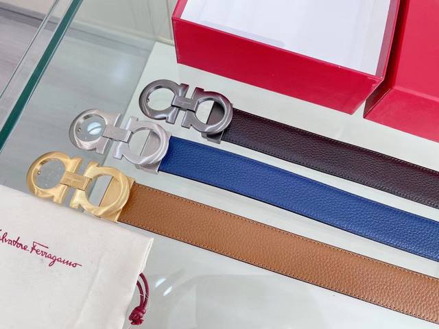 p 240 salvatore Ferragamo（意大利) 宽度3.5Cm 精美扣头 不褪色 原版意大利双面进口小牛皮 颜色劲爆，双面颜色，可以当两条用，搭配