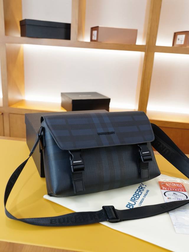 p220 Burberry 巴宝莉 官网同步 高版本 斜挎单肩背包 永恒不过时的标志性产品 纯原单牛皮 顶级五金制作 非市面普通版本 贸易公司订单货 全部实拍