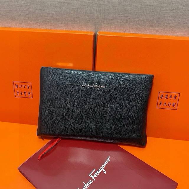 p100 菲拉格慕Ferragamo 手提包日常是非常适合的 送人必备之选 【尺寸】菲拉格慕手提包：长26Cm宽2Cm高17Cm