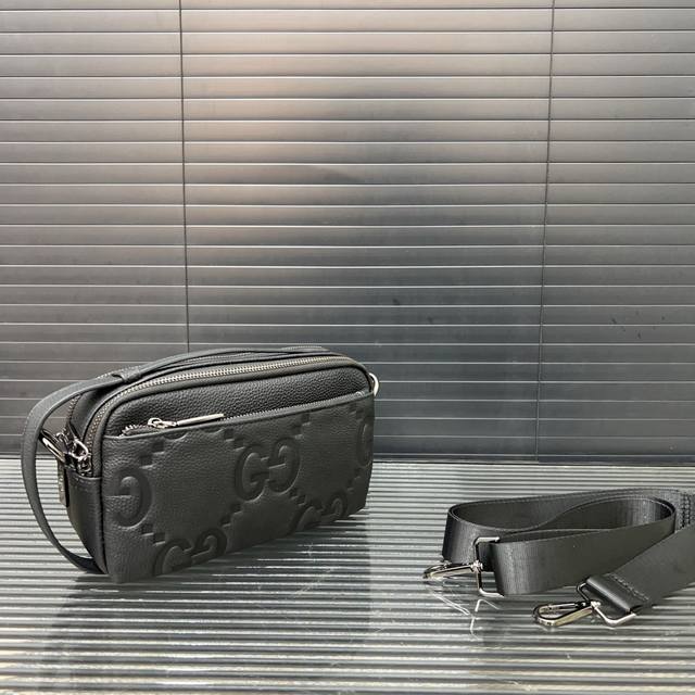 p190 Gucci 古奇 牛皮 Gg压花百搭大气 男士手拿包 手包 高端品质 配送防尘袋 规格26 X 15 Cm