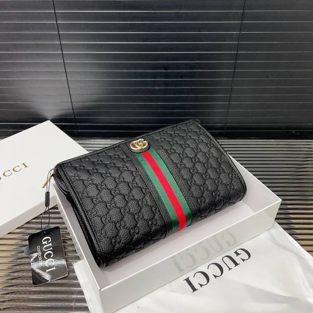 p180 Gucci 古奇 牛皮 Gg压花百搭大气 男士手拿包 手包 高端品质 配送防尘袋 规格28 X 19 Cm