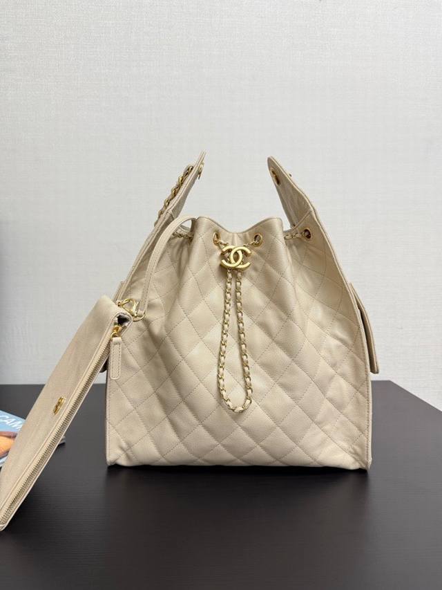 原厂皮 现货中号25C Hobo Bag本季爆款一眼心动的 可调节链 变身水桶包大小号适中 实用性强 则面两个小袋子适合出行 放手机护照很适合搭配 容量够大 上