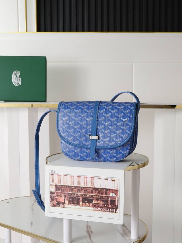 特级品质 原厂料 全套包装 戈雅邮差包,正品开模打版, G包最经典的特质:简约优雅,轻便实用。单狭带扣流畅地穿过金属环,开关自如;皮质镶边以线条的方式凸显出包身 特级品质 原厂料 全套包装 戈雅邮差包,正品开模打版, G包最经典的特质:简约优雅,轻便实用。单狭带扣流畅地穿过金属环,开关自如;皮质镶边以线条的方式凸显出包身