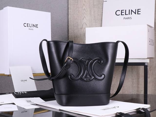 特级品质 全钢五金 Eline赛琳 Cuir Triomphe 牛皮水桶包，延续经典，立体的凯旋门标志焕然一新，低调简约，超级实用百搭～必入款可斜挎和肩背、搭配