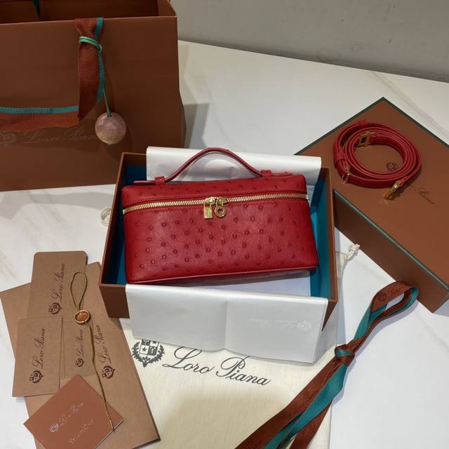 L19进口鸵鸟皮 烈焰红 *Extra Pocket L19系列手提 斜挎包 不被定义的生活才最自在，就像Loro Pian*的材质设计，不需要繁复设计的款式，