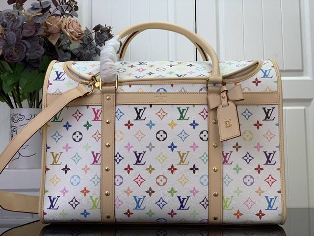 顶级原单 特惠 Lv Xtm 犬用宠物包 M13741 白彩 村上隆 本款犬用宠物包取材Monogram 涂层帆布，以路易威登X村上隆再版系列的彩虹色调焕新设计