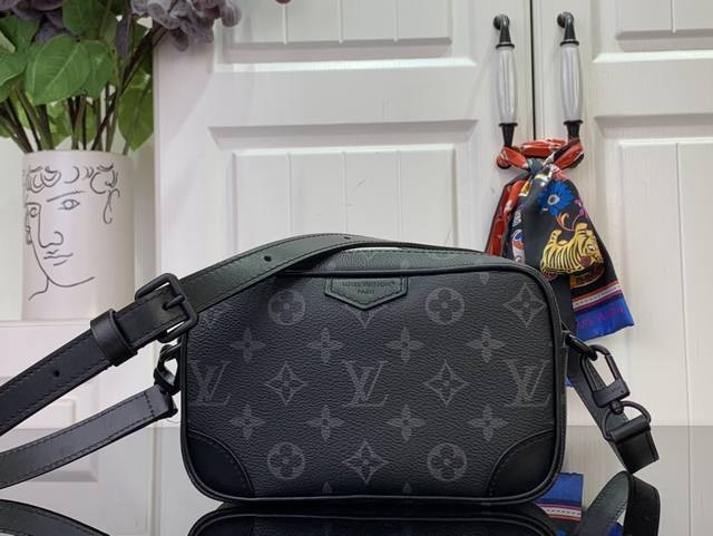 顶级原单 特惠 TrocadéRo迷你手袋 M14058 黑花 TrocadéRo迷你手袋采用Monogram帆布材质、复古牛皮革镶边及加固前包角,向传奇历史致 顶级原单 特惠 TrocadéRo迷你手袋 M14058 黑花 TrocadéRo迷你手袋采用Monogram帆布材质、复古牛皮革镶边及加固前包角,向传奇历史致