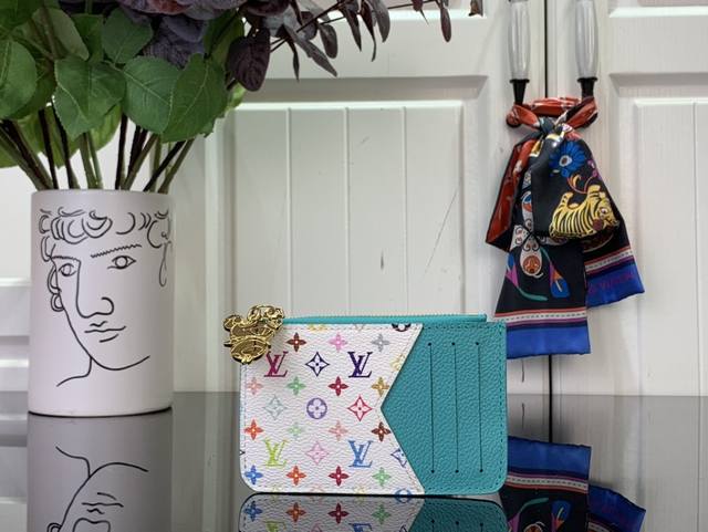 顶级原单 特惠 Lv X Tm Romy Card Holder M14155 玫红 M14171 蓝色 M13800 绿色 村上隆 在丰富多彩的类别中展开的“