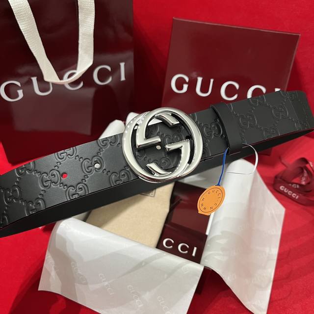 Gucci 意大利进口头层压花小牛皮配平纹底，搭配真空电镀亮面纯铜扣，经典款式，专柜有售，市场顶级品质，支持验货 配送全套专柜包装，宽度 4.0Cm