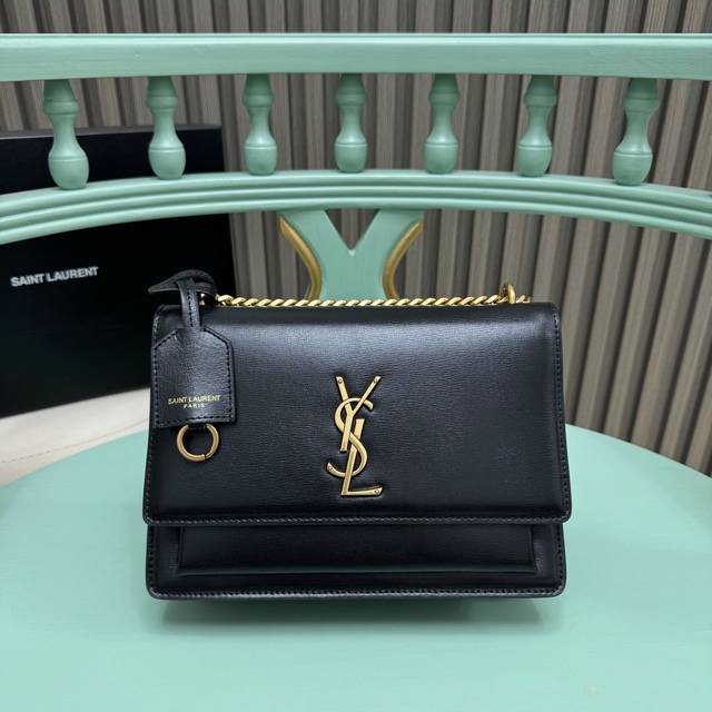 全套包装!Sunset日落包永不过时的款式,特制牛皮牙签纹,包身精致又立体,侧面是小风琴设计,有种低调奢华的感觉,容量感人,背后还有插袋各种百搭,尺寸:22-1 全套包装!Sunset日落包永不过时的款式,特制牛皮牙签纹,包身精致又立体,侧面是小风琴设计,有种低调奢华的感觉,容量感人,背后还有插袋各种百搭,尺寸:22-1