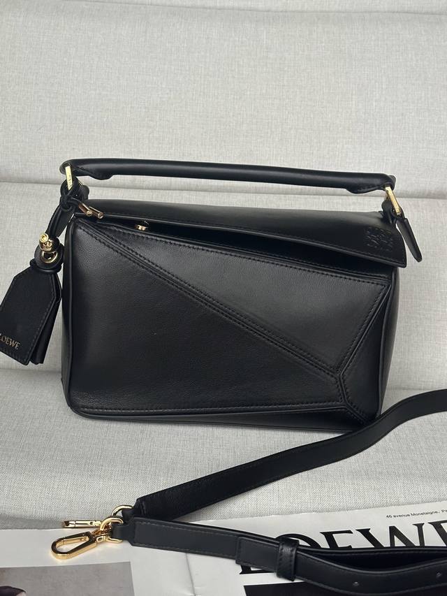 原厂皮 新品 3007 小号纳帕羊皮革 Featherlight Puzzle 手袋 Featherlight Puzzle 以别具一格的几何线条勾勒长方体造型 原厂皮 新品 3007 小号纳帕羊皮革 Featherlight Puzzle 手袋 Featherlight Puzzle 以别具一格的几何线条勾勒长方体造型