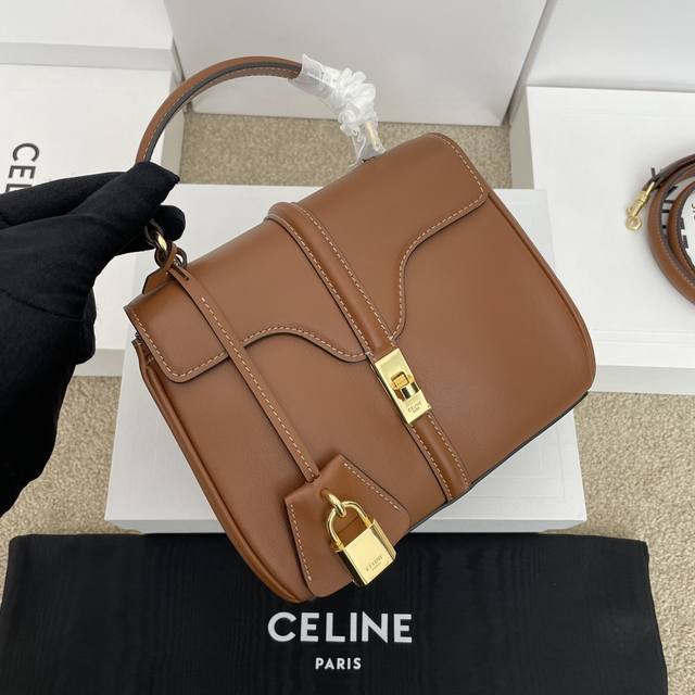 正品级 16迷你 牛皮革手袋 牛皮革 羊皮革衬里 金色饰面旋转锁扣开合 内侧扁平口袋 内侧拉链口袋 2个内侧隔层 正面翻盖下外置扁平口袋 可拆卸皮革肩带长19英