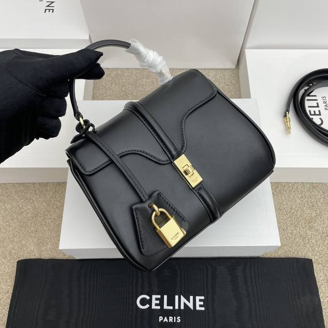 正品级 16迷你 牛皮革手袋 牛皮革 羊皮革衬里 金色饰面旋转锁扣开合 内侧扁平口袋 内侧拉链口袋 2个内侧隔层 正面翻盖下外置扁平口袋 可拆卸皮革肩带长19英