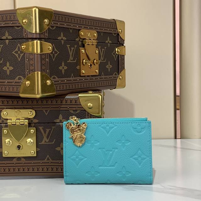顶级原厂 M14089蓝色白彩 两折钱包 Lv X Tm Portfolio Lisa 钱包 M14088绿色 M14087玫红 带有拉链的零钱包、纸币用隔间、