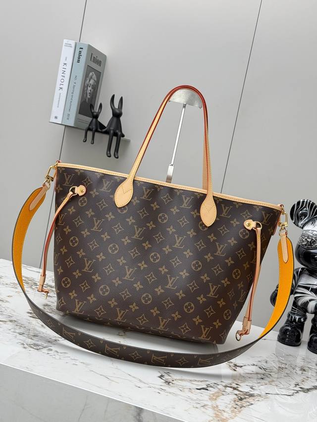 顶级原单，变码芯片 M11947大号印花 Neverfull BandoulièRe Inside Out Gm 手袋以 Monogram 帆布和缤纷压花织物演