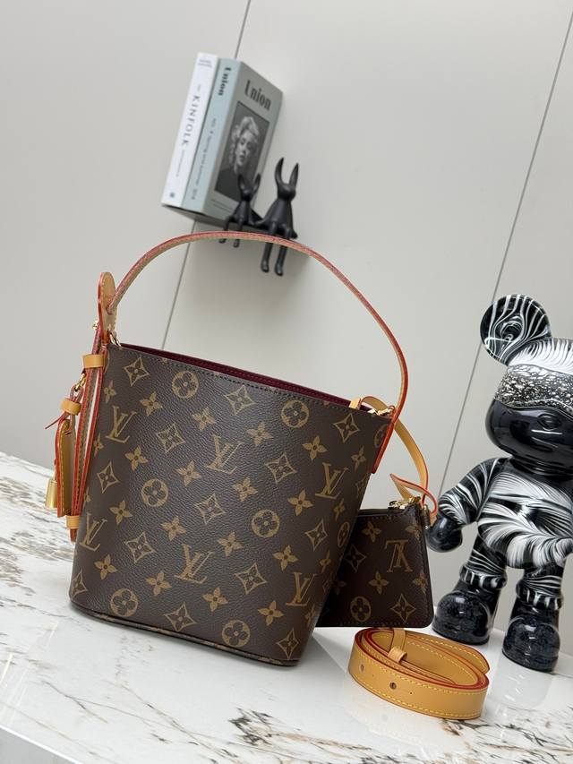 动态芯片 对版细节 顶级原单 M12925 老花 本款 All Inbb Xph手袋为Monogram帆布搭配亮泽金属件，以标志性挂锁和名牌彰显经典格调。可调节