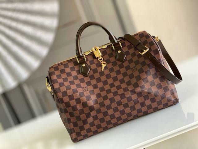 35尺寸 顶级原单N41366 Speedy 35 手袋 配肩带 以 Damier EbèNe 帆布制造的 Speedy 35 手袋造型经典，散发出永恒的优雅之