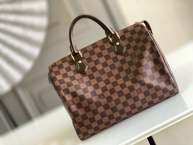 无肩带款 顶级原单N41364 Speedy 30 手袋 在 1930 年推出的 Speedy 手袋，以当时的旅行革命作为创作灵感，尽显路易威登标志性设计风格。