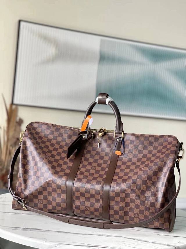 55尺寸 顶级原单 M41428 咖格 容量宽敞,使用灵活。经久耐用,安全可靠。时尚风格,成熟稳重。采用安全的双拉链和挂锁,因此特别适于商务或娱乐之用。尺寸:5 55尺寸 顶级原单 M41428 咖格 容量宽敞,使用灵活。经久耐用,安全可靠。时尚风格,成熟稳重。采用安全的双拉链和挂锁,因此特别适于商务或娱乐之用。尺寸:5