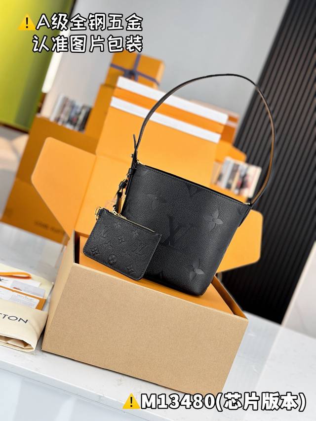 正品级 特级Mb原厂皮 All In Bb 手袋 型号：M13480 材料：A+级全钢五金，进口原厂皮 包装：全套特级免税Mb包装 尺寸：18 X 12 X 1