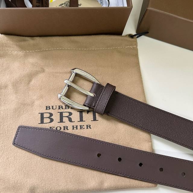 Burberry 巴宝莉 新款原单精品,宽度3.5Cm 针扣设计 采用了双面进口皮 精致设计 海外代购高定版本 Burberry 巴宝莉 新款原单精品,宽度3.5Cm 针扣设计 采用了双面进口皮 精致设计 海外代购高定版本