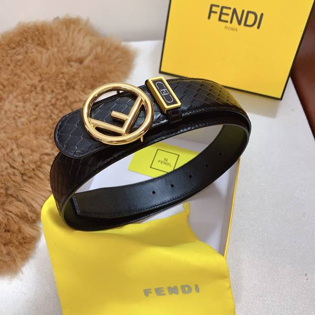 配正版包装芬迪Fendi正版同步高端货,双面进口皮带身定制原单货,双面可用,立体扣头系列,精细腐蚀Logo钢印,品质保真 宽度3.8Cm 高清实拍大图 配正版包装芬迪Fendi正版同步高端货,双面进口皮带身定制原单货,双面可用,立体扣头系列,精细腐蚀Logo钢印,品质保真 宽度3.8Cm 高清实拍大图