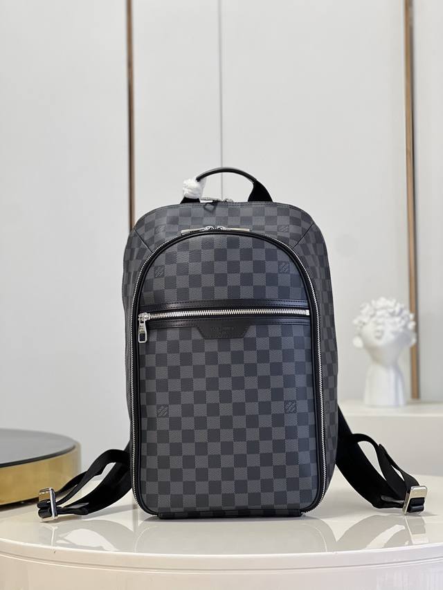 顶级原单 独家实拍N45287黑格 本款 Michael 双肩包为 Damier Infini Onyx 皮革压印 Damier 棋盘格纹，构筑设有笔记本电脑隔