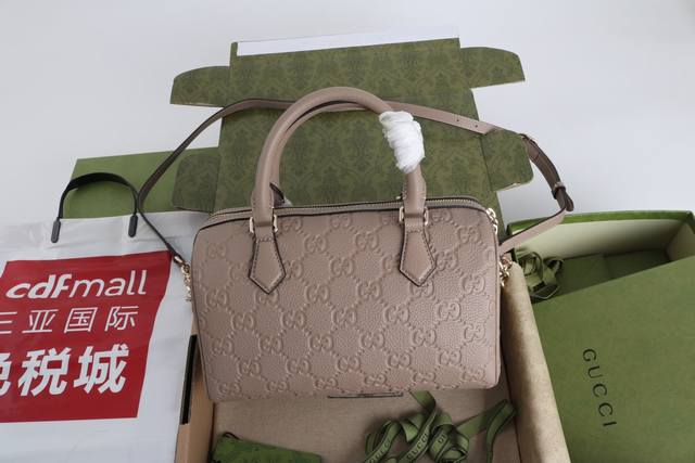 厂价 最高版本原厂皮顶级原单配专柜全套包装 简介：在全新系列中大放异彩。系列以创意设计和创新功能焕新诠释经典图案，为日常造型注入一抹隽永风尚。超级双G图案以亮眼