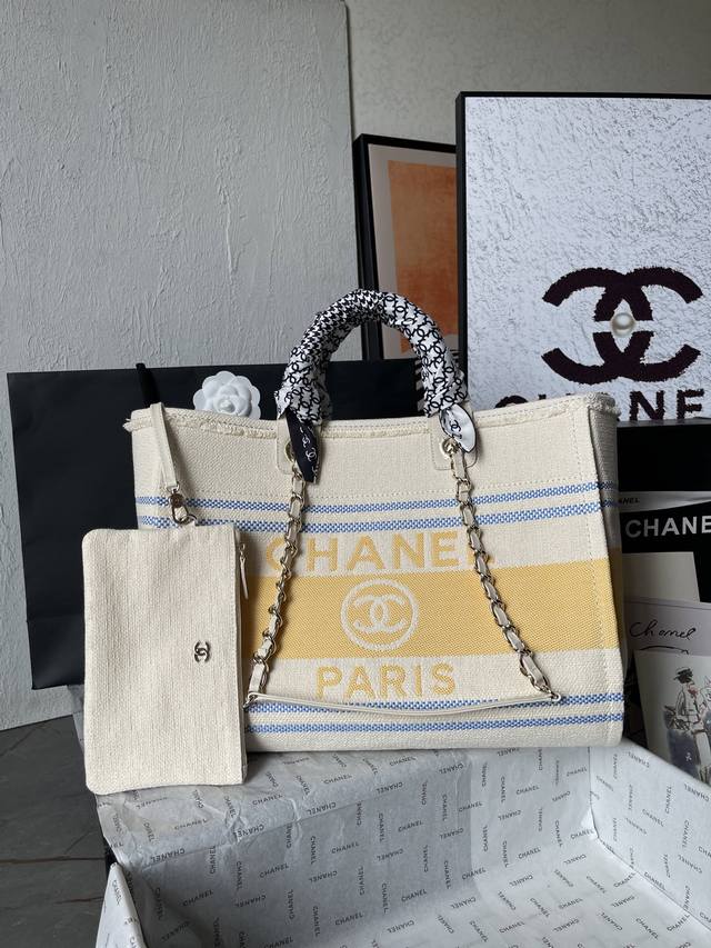 顶级货_ 法国 高端定制品 Chanel 新款杏黄色As66941# Chanel 2025新色母子沙滩帆布包：经典旅游购物袋系列： 原版牛皮手柄．妈咪包简易的