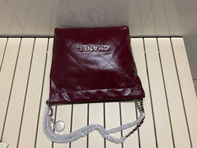 小号Chanel！！！官网对版终于出手了：型号207-1中号：39X42X8Cm 207-1：小号：35X37X7Cm：年春新款现货：牛皮系列，小牛皮珍光亮丽，