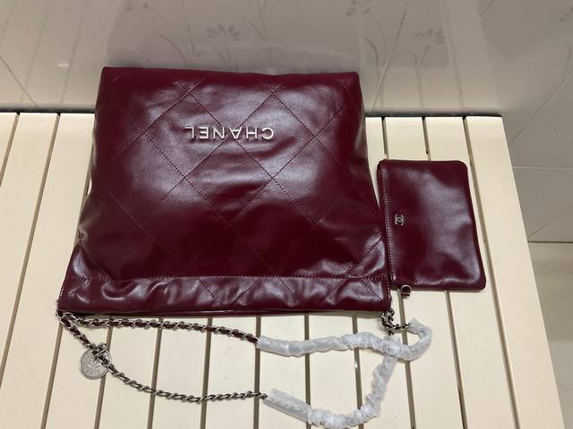 大号Chanel！！！官网对版终于出手了：型号207-1中号：39X42X8Cm 207-1：小号：35X37X7Cm：年春新款现货：牛皮系列，小牛皮珍光亮丽，