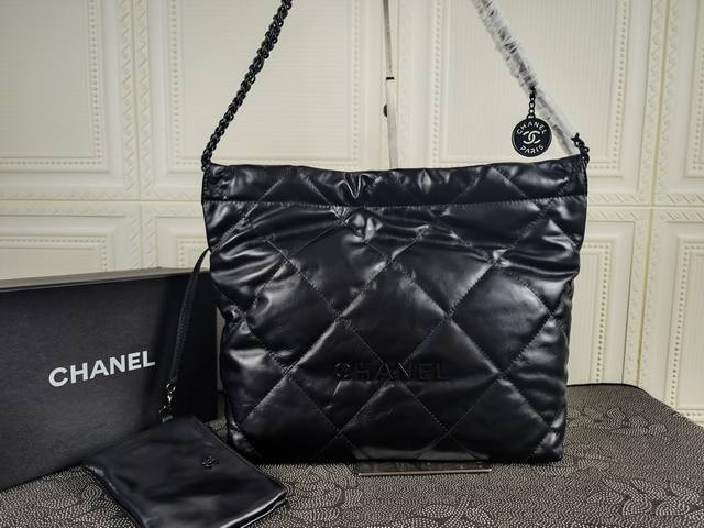 大号Chanel！！！官网对版终于出手了：型号207-1中号：39X42X8Cm 207-1：小号：35X37X7Cm：年春新款现货：牛皮系列，小牛皮珍光亮丽，