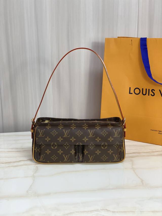 顶级原厂 M51164 小号 中古老花腋下包Vintage 骆驼单肩包来袭 时尚网红博主各种推荐的新宠小骆驼 ～超级火爆腋下包，包身立体，时尚。搭配西装干练帅气