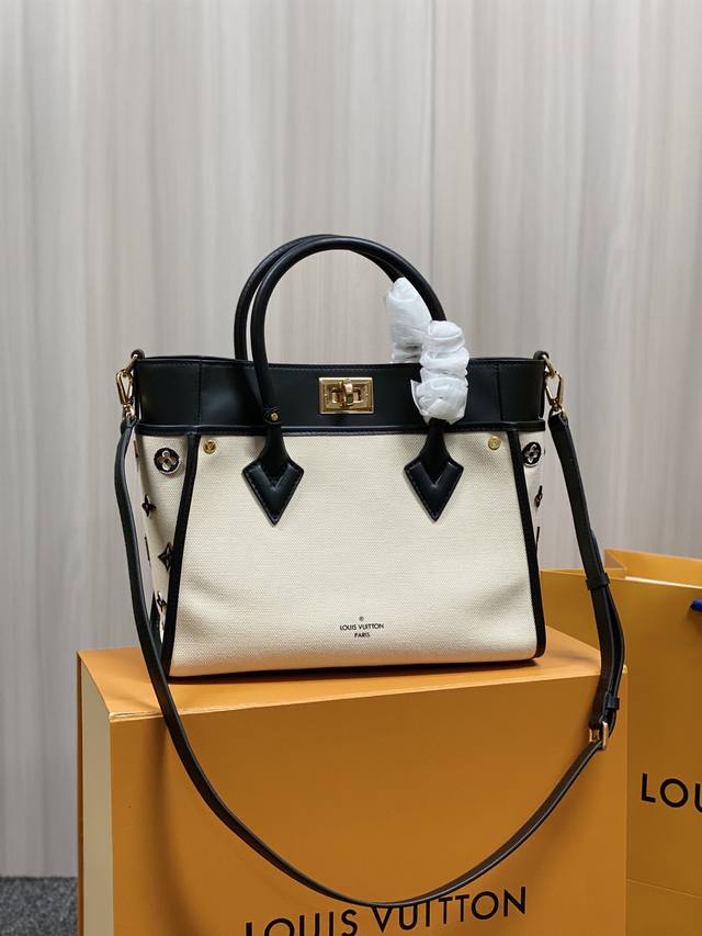 顶级原厂 On My Side 中号手袋M59842黑色本款 On My Side 中号手袋融合细腻帆布 光滑皮革饰边和顶部手柄 演绎优雅夏日格调 Monogr