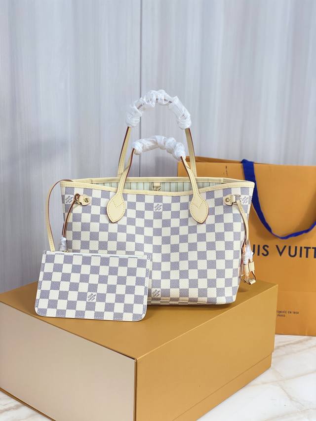 顶级原厂 N41362Neverfull 小号手袋Neverfull 小号手提包造型挺括，设计经典，是一款气质典雅的都市手袋。 而其宽敞的包内容量亦使这款经典手