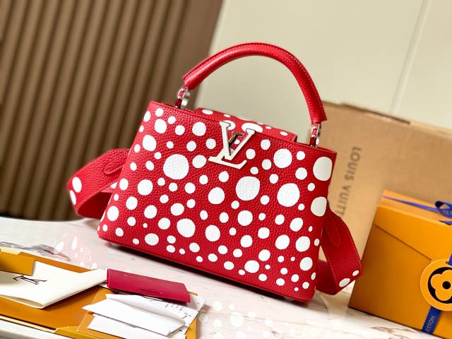 特级精品原厂皮 M21692大红拼白波点银扣 本款 Lv X Yk Capucines 手袋将艺术家笔下的迷幻波点化为缤纷印花 经由丝印工艺呈现于舒软 Taur