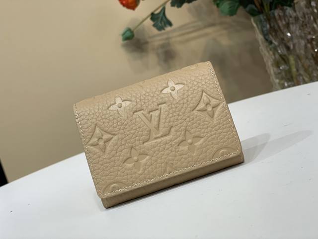 顶级原单复刻独家实拍 Envelope 名片夹 钱夹 M13891 杏色 压花 本款 Envelope 名片夹取材粒面 Monogram 压纹 Taurillo