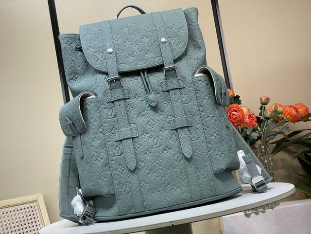 顶级原单复刻独家实拍 Christopher Mm 双肩包 M13863 灰绿色 压花 Taurillon Monogram皮革的Christopher Mm背