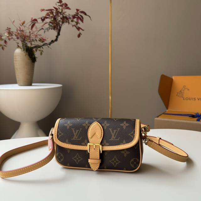 特级Mb芯片版原厂皮 本款Nano Diane手袋浓缩Diane手袋构型， 型号：M83566，83298动态芯片版 材料：A级全钢五金，进口原厂面料 包装：全