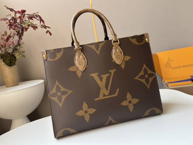 配置全套Mb免税包装 新款M45321 #M45039实物拍摄全钢五金免税芯片版 尺寸：35*27*14 新款Onthego Tote托特包，把肩带的材质改为皮