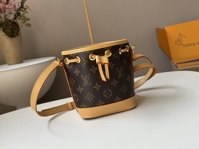 特级Mb原厂皮 Nano Noé 手袋 型号：M81266芯片版 材料：A级全钢五金，进口原厂面料 包装：全套原厂免税Mb包装 尺寸：13X16X10Cm