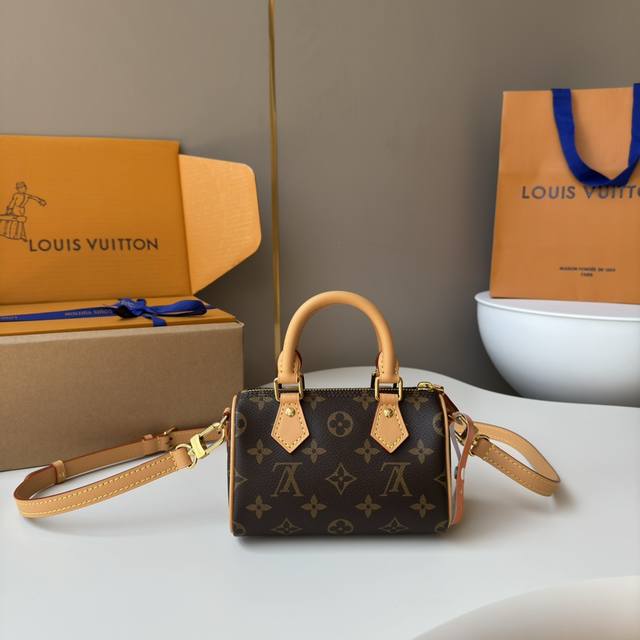 免税全钢实物拍摄 #M81085#免税变码芯片版 Nano Speedy手袋浓缩路易威登经典Speedy手袋构型，Monogram帆布塑造玲珑设计，搭配做旧牛皮