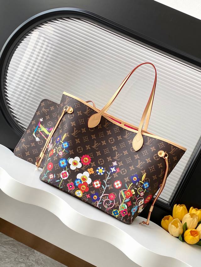 动态163C01芯片 顶级原单加强版 M13271 本款 Neverfull 中号手袋出自路易威登 X 村上隆再版系列，选用 Monogram 帆布塑造宽敞构型